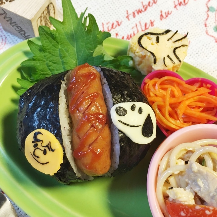 キャラ弁 スヌーピーな真ん丸ホットドッグ風おにぎり レシピ 作り方 By Hitomikan1027 楽天レシピ キャラ弁 スヌーピーな真ん丸ホットドッグ風おにぎり レシピ 作り方 By Hitomikan1027 楽天レシピ
